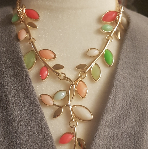 Colored leafy necklace